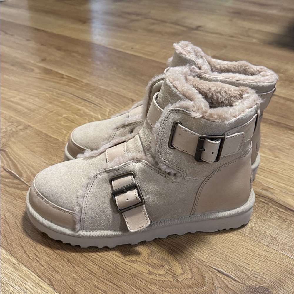 New UGG Faux Fur Lined Beige Ankle Boots